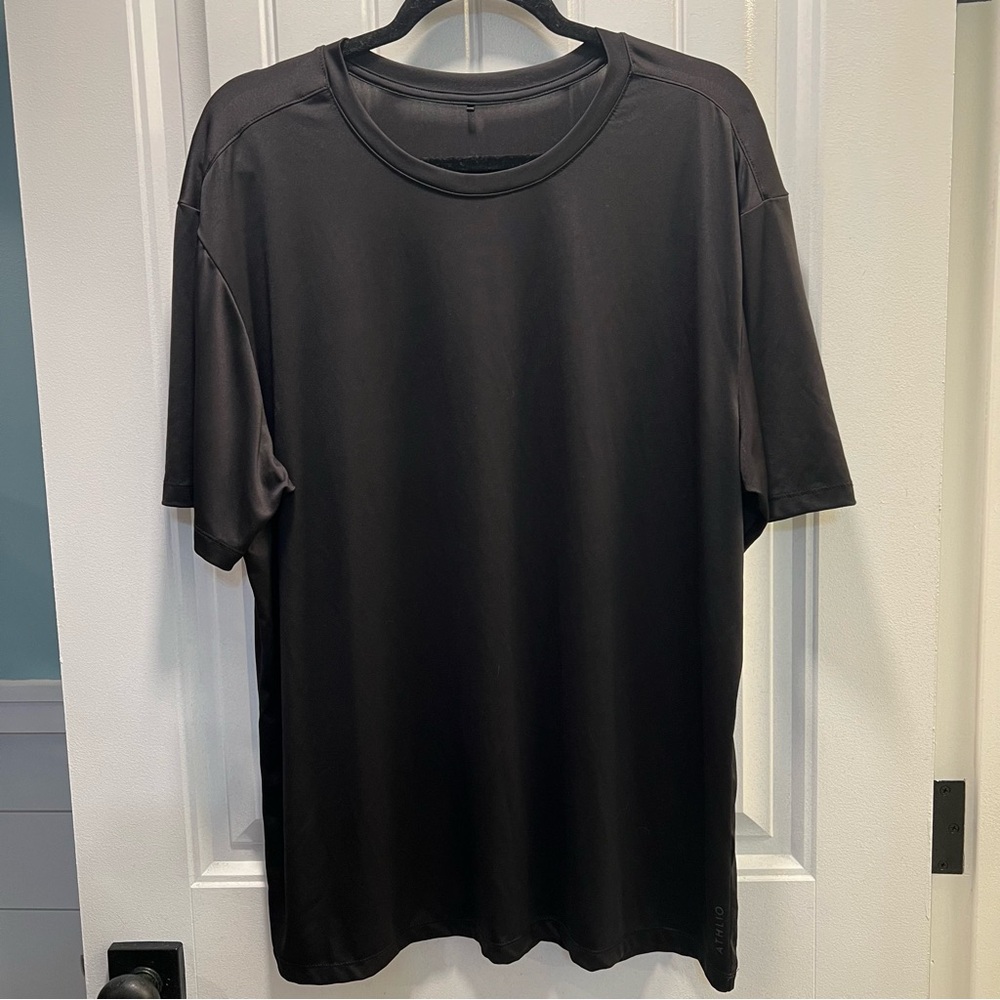 Athlio Black Athletic Short Sleeved‎ Tee Shirt. Size XL.